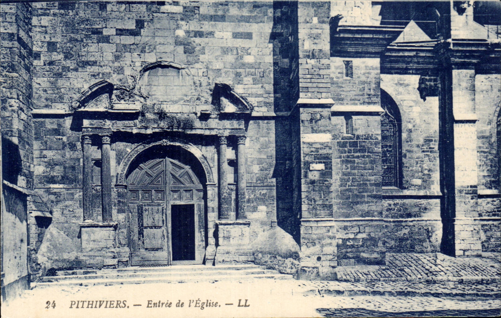 Pithiviers - Entrance of Egise - CPA