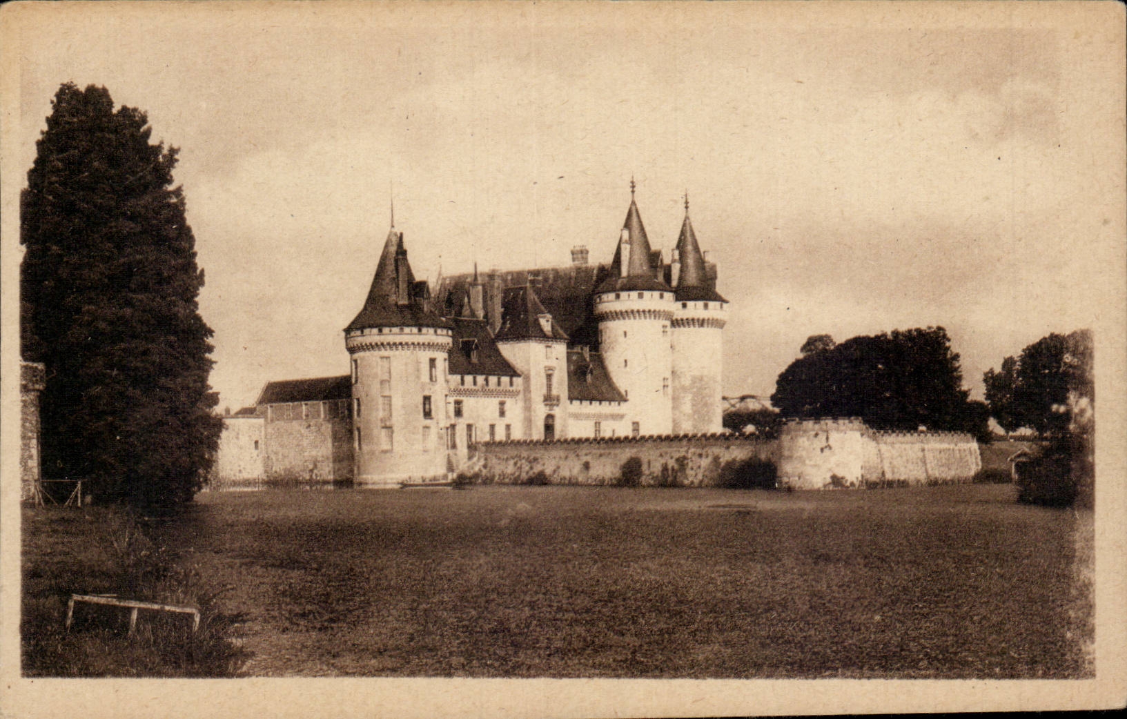 Sully on the Loire it Feudal Castle - CPA