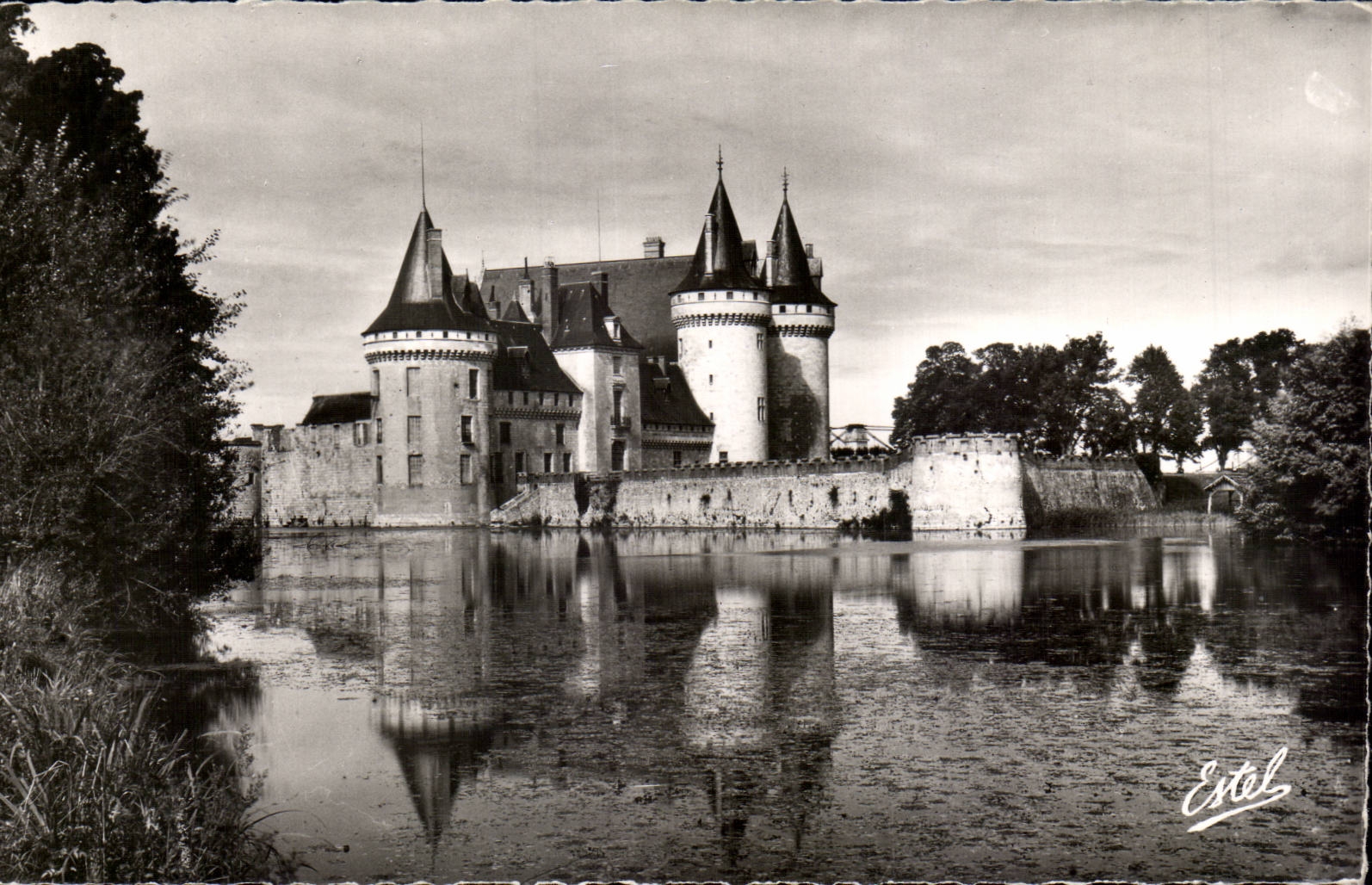 Sully on the Loire it Feudal Castle - CPA