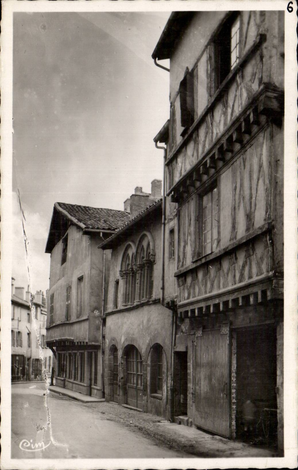 Charlieu - Old women Houses - Street Chevroterie - CPA