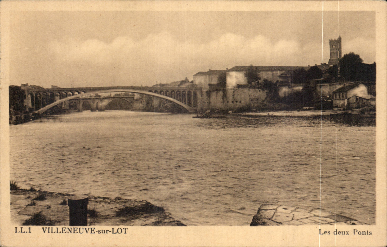 CPA Villeneuve sur Lot Les deux ponts