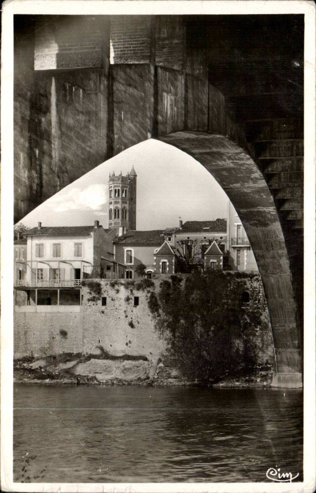 CPA Villeneuve sur Lot Vue du clocher Ste Catherine prise du pont Neuf