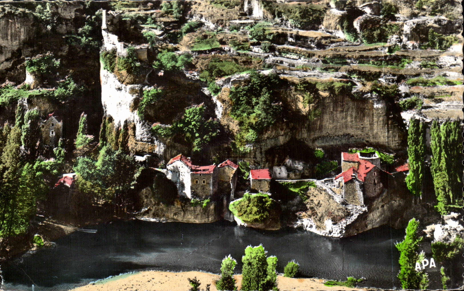 CPA Tarn with the foot of Castelbouc seen of the road of the throats