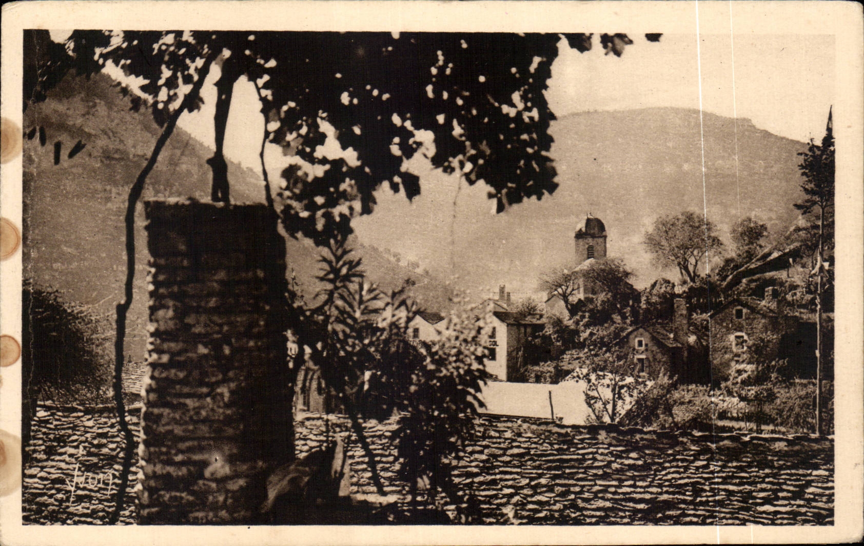 CPA Falls of the Tarn Malene Situee with the foot of the rock of the Bar