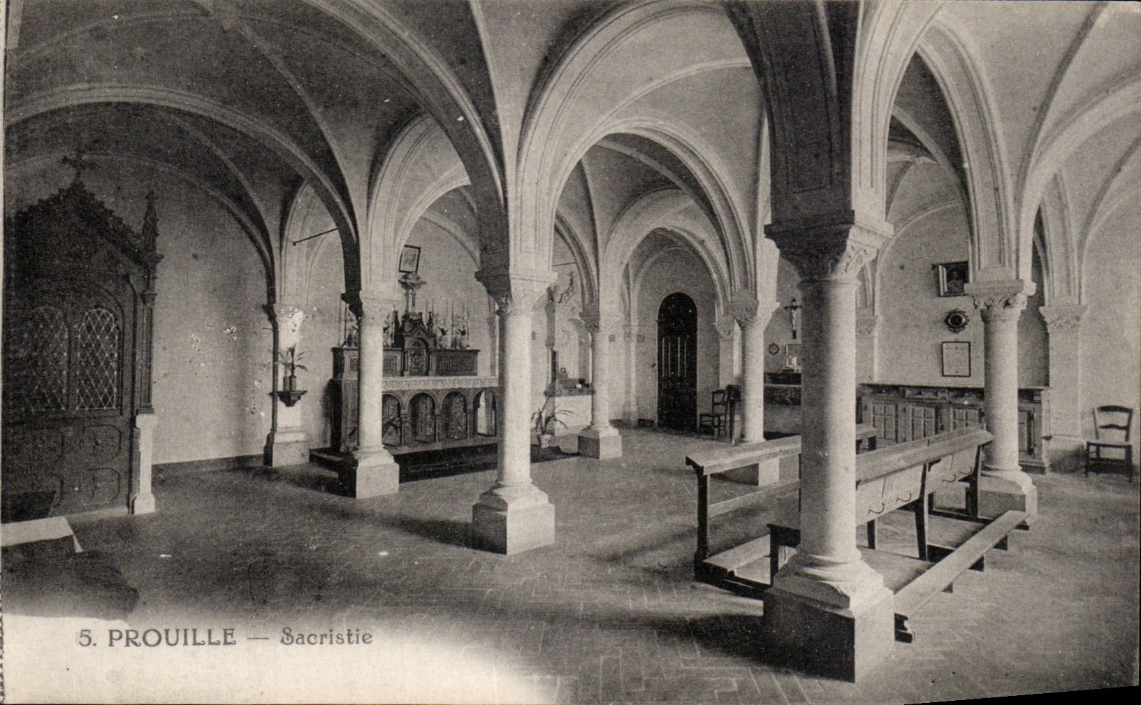 CPA Prouille sacristy
