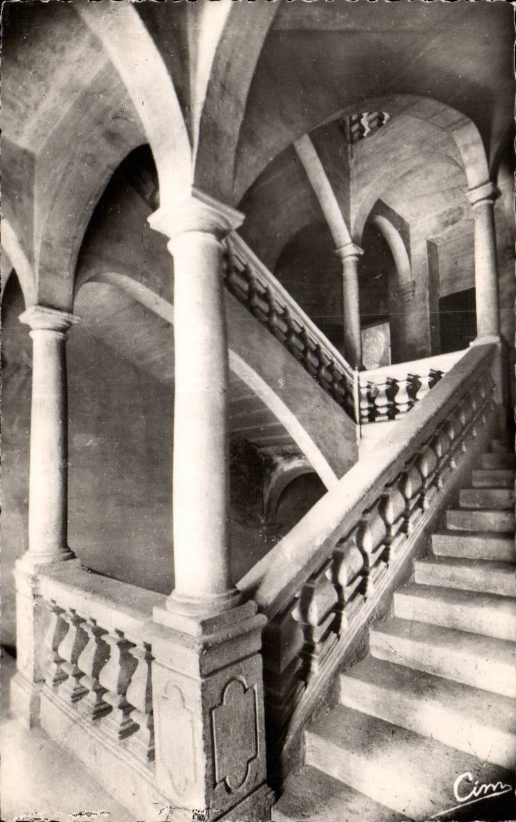 CPSM Pezenas Escalier de l'hotel Malibran