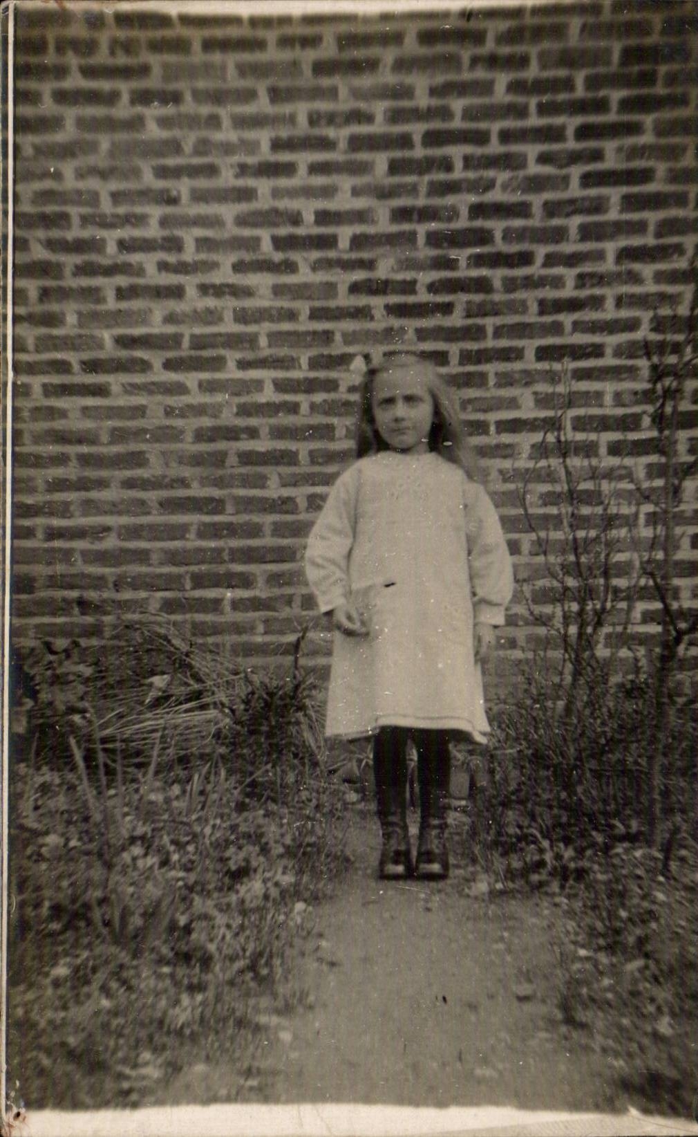 Fantasia verdadera de la foto - ninos - muchacha - muchacha con de largo a odiar - CPA