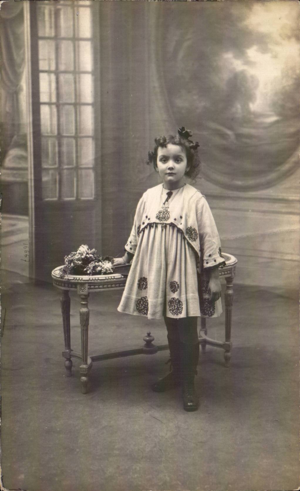 Fantasia verdadera de la foto - nino - muchacha - muchacha en el ajuste victorian enorme - CPA