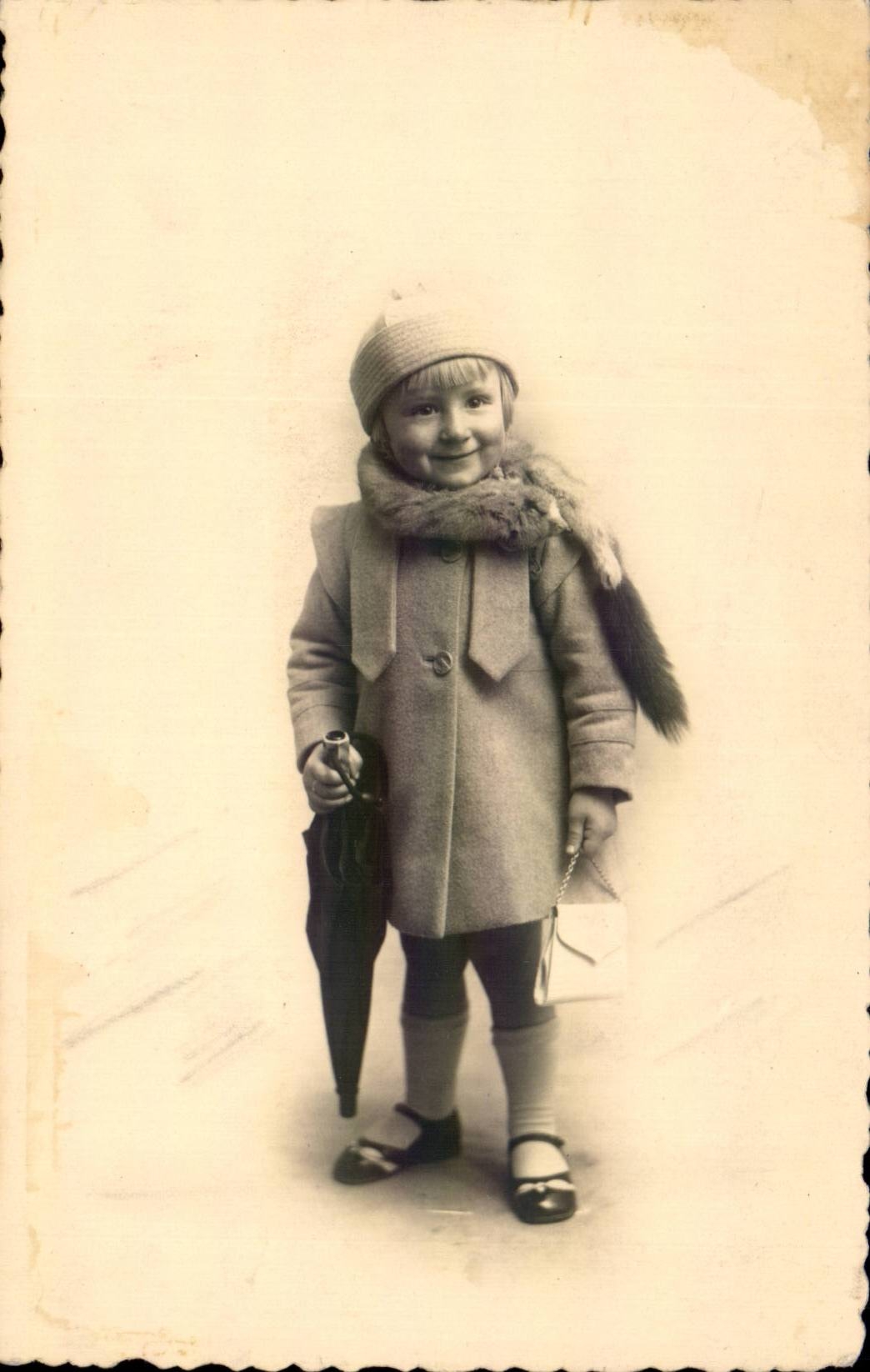 Fantasia verdadera de la foto - nino - muchacha - nina bonita con el paraguas - CPA