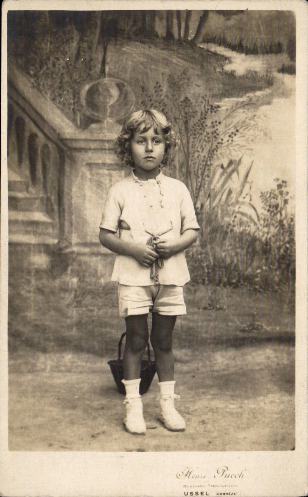 Fantasia verdadera de la foto - nino - muchacha - muchacha con la zapato tenis CPA