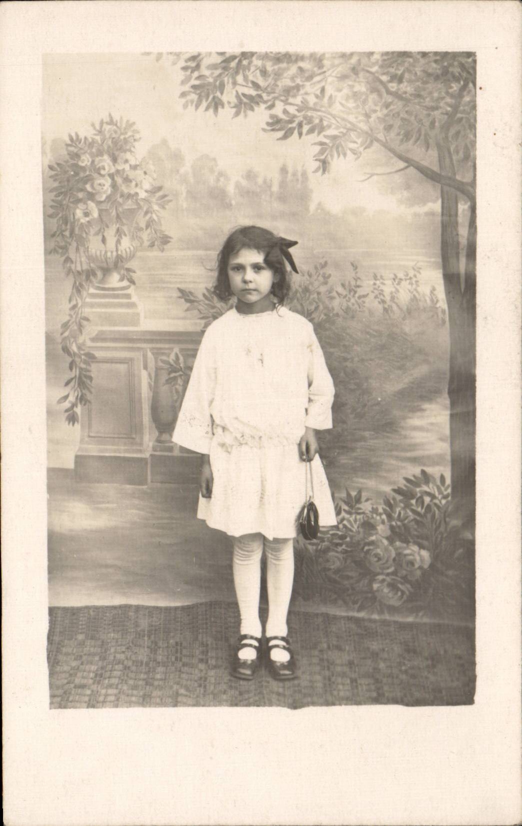 Fantasia verdadera de la foto - ninos - muchacha - muchacha orgullosa CPA