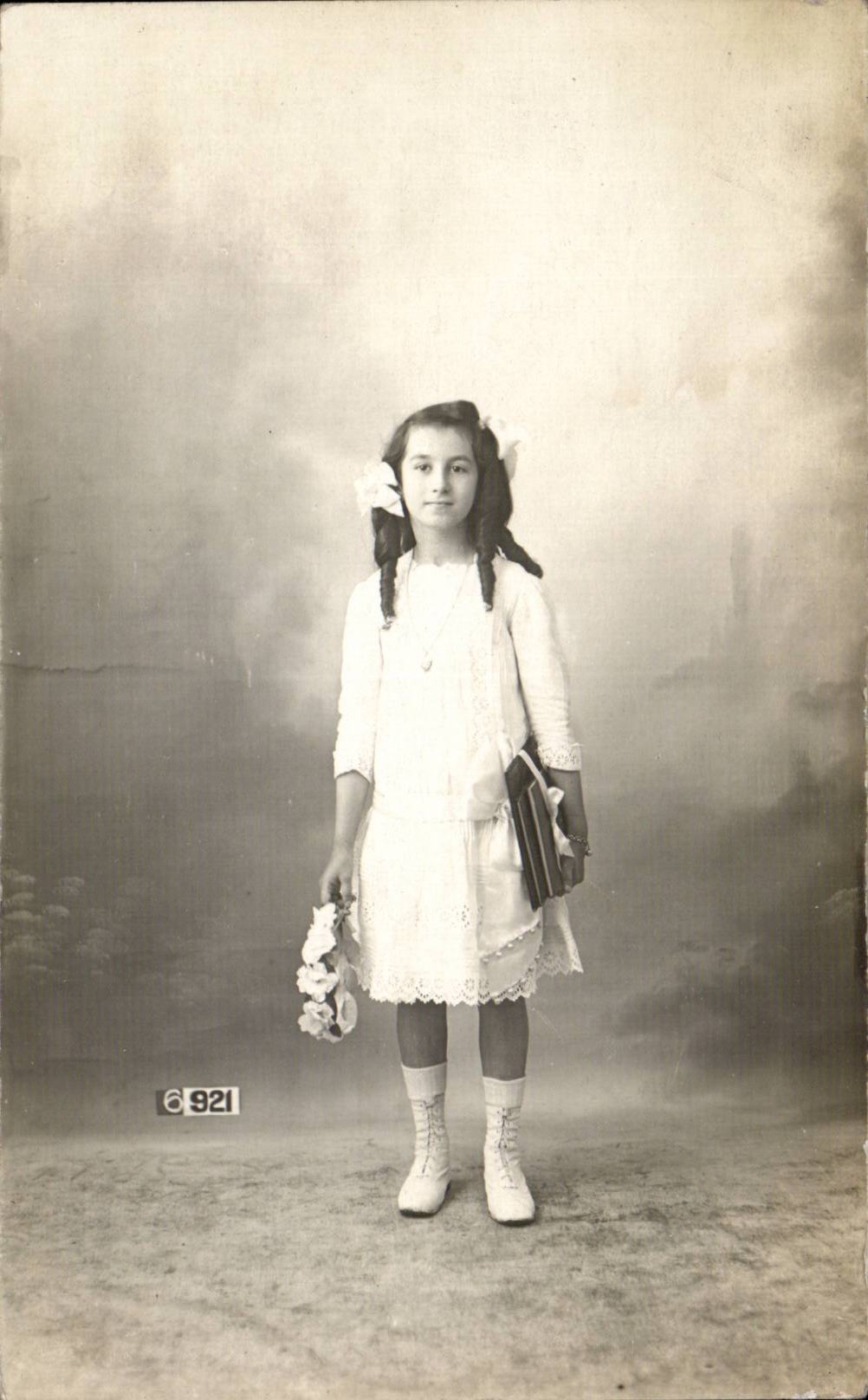 Fantasia verdadera de la foto - ninos - muchacha - muchacha en cordones vestirse - CPA