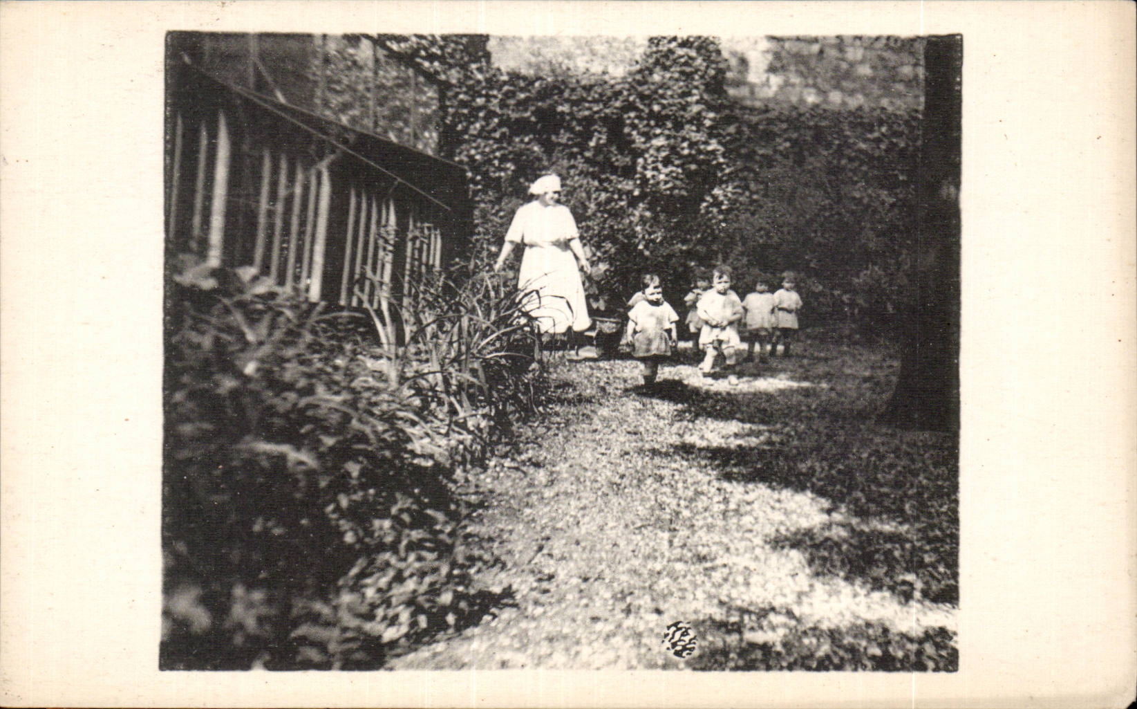 Fantasia - ninos - ninos y madre - CPA