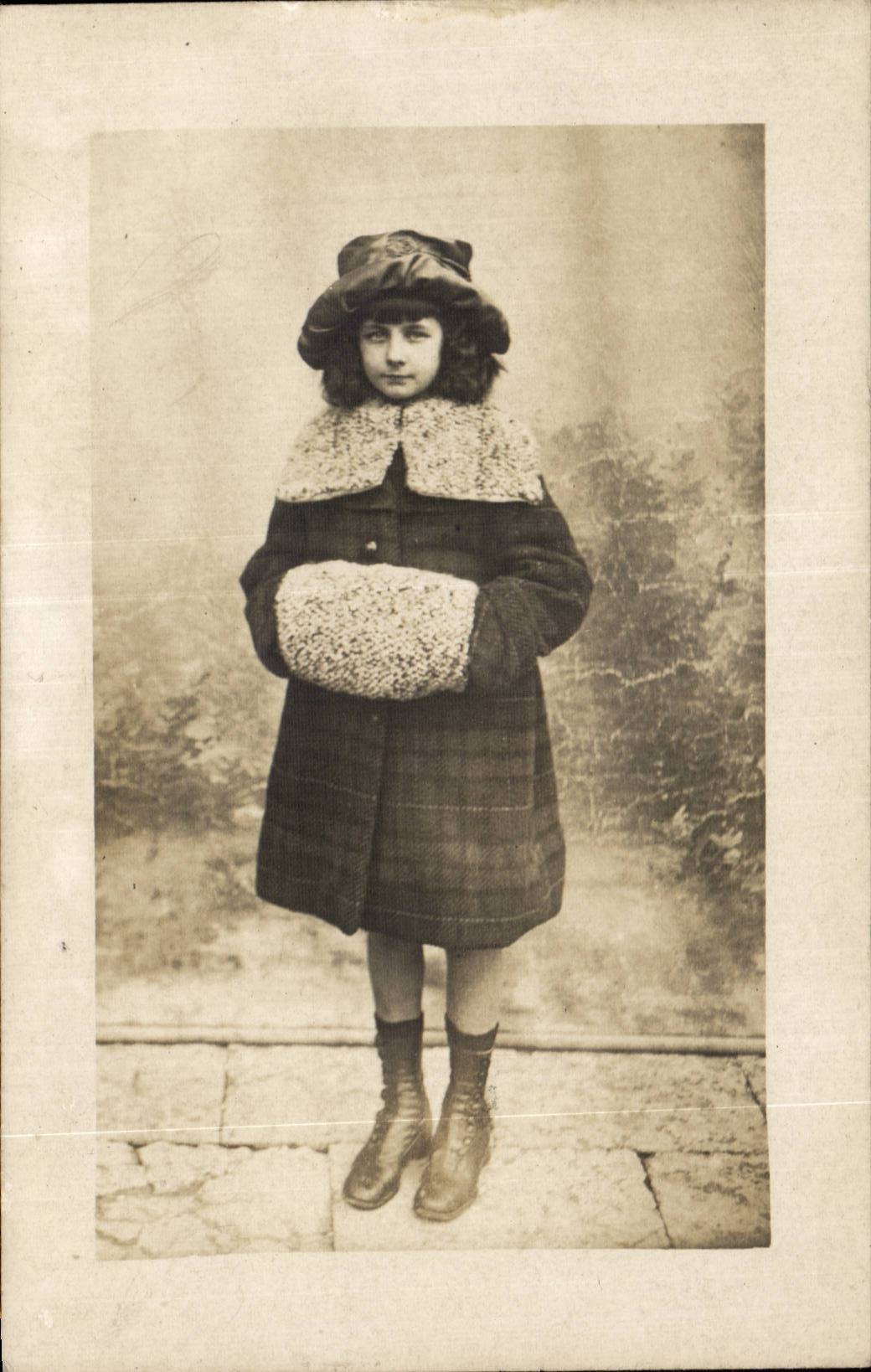 Fantasia verdadera de la foto - ninos - muchacha - nina con el manguito - CPA