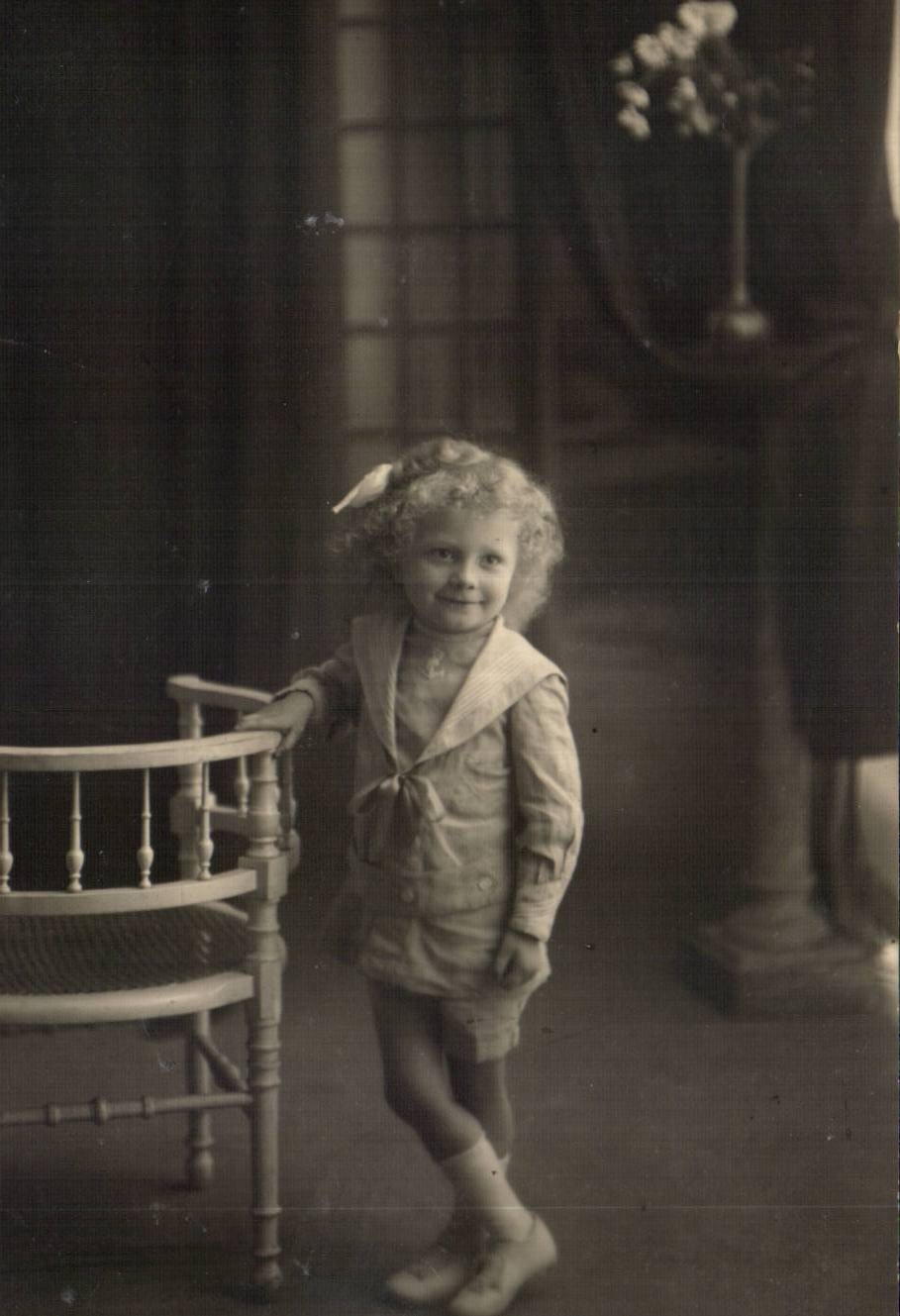 Fantasia verdadera de la foto - ninos - muchacha - muchacha con favorablemente rizado a odiar - CPA