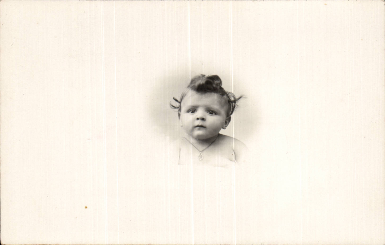 Bebe verdadero del nino de la foto