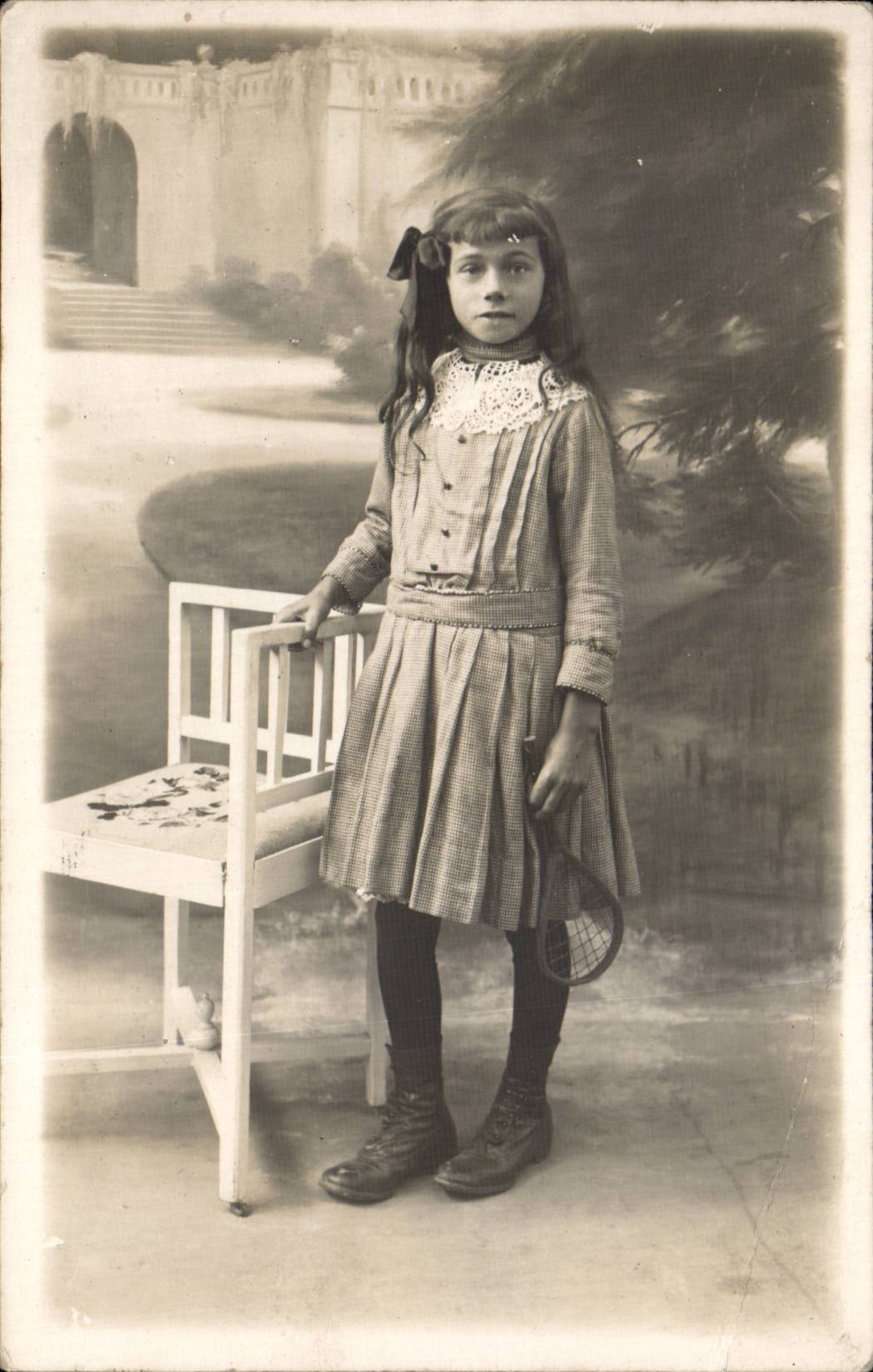 Fantasia - ninos - muchacha - muchacha que presenta para el cuadro - CPA