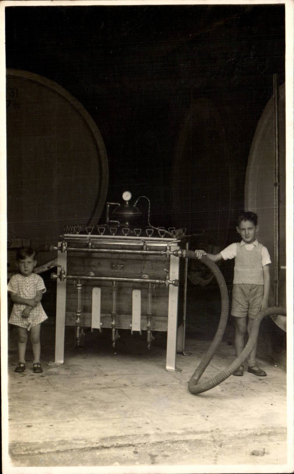 Fantasia verdadera de la foto - ninos - muchachos - muchachos del criado con la maquina - CPA