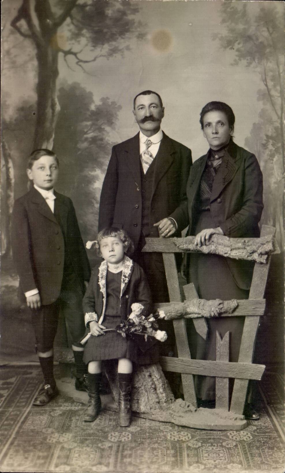 CARTE PHOTO Fantaisie - Couple - proud family - CPA 