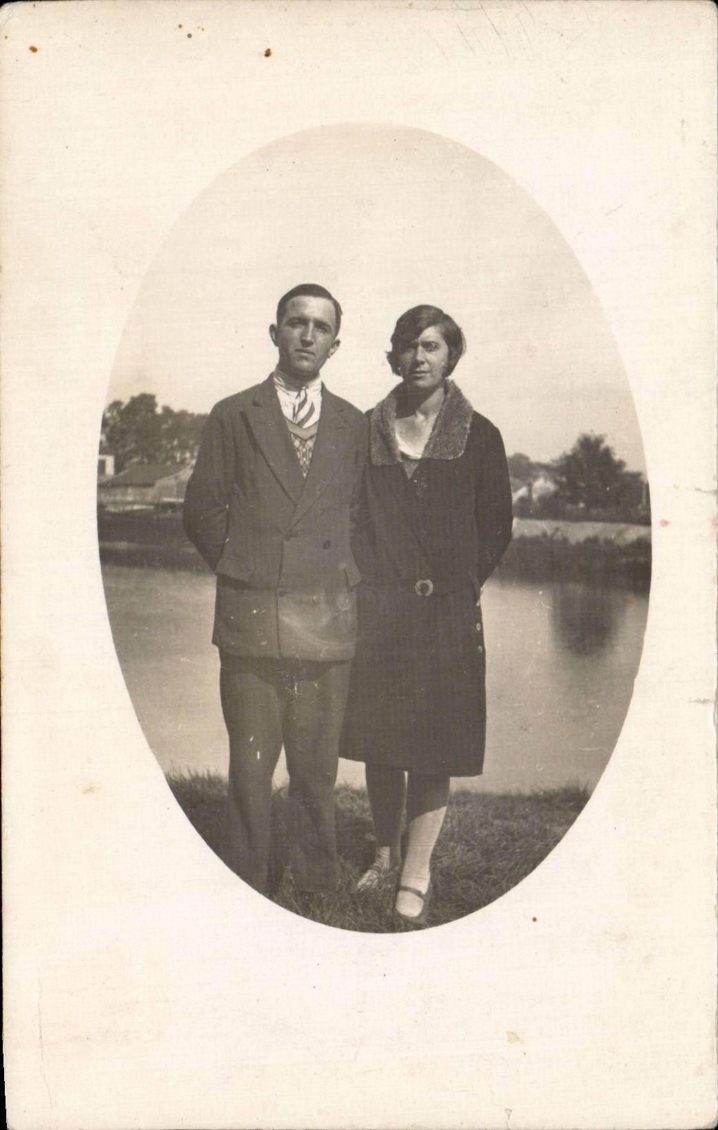CARTE PHOTO Fantaisie - couple by lake - CPA 