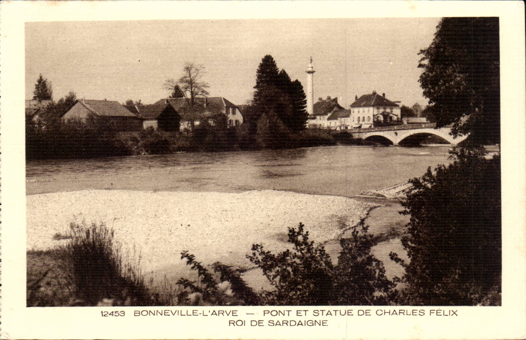 CPA Bonneville l'Arve Pont et statue de Charles Felix Roi de Sardaigne