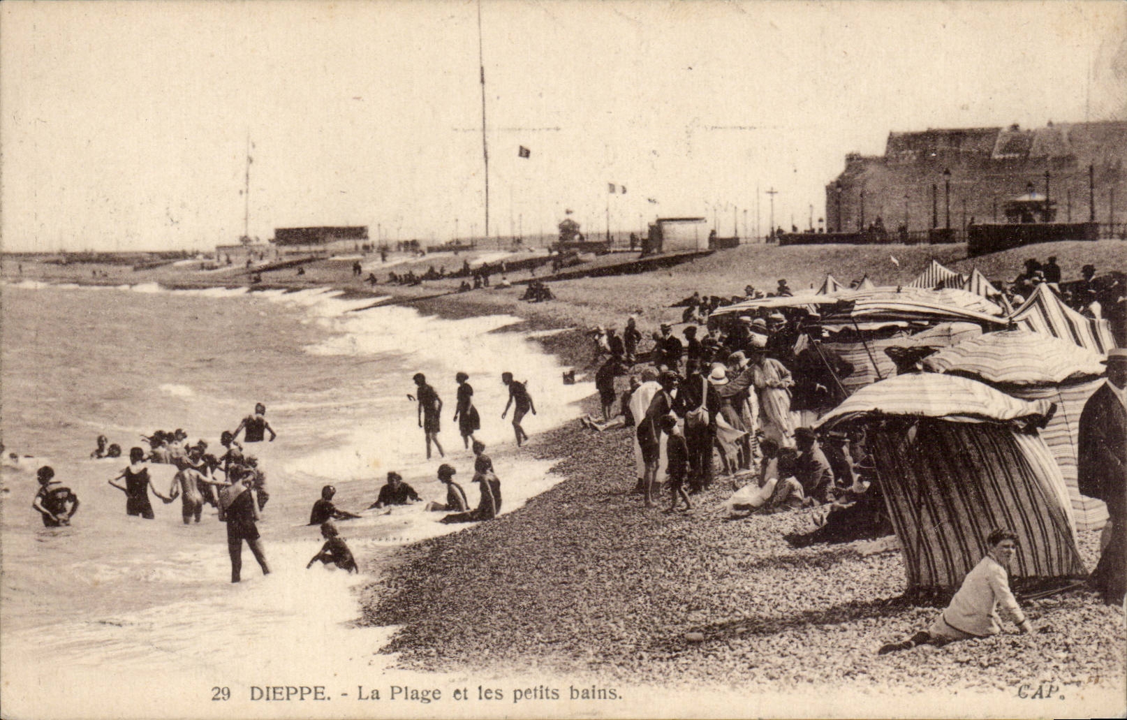 CPA Dieppe la playa y los pequenos banos