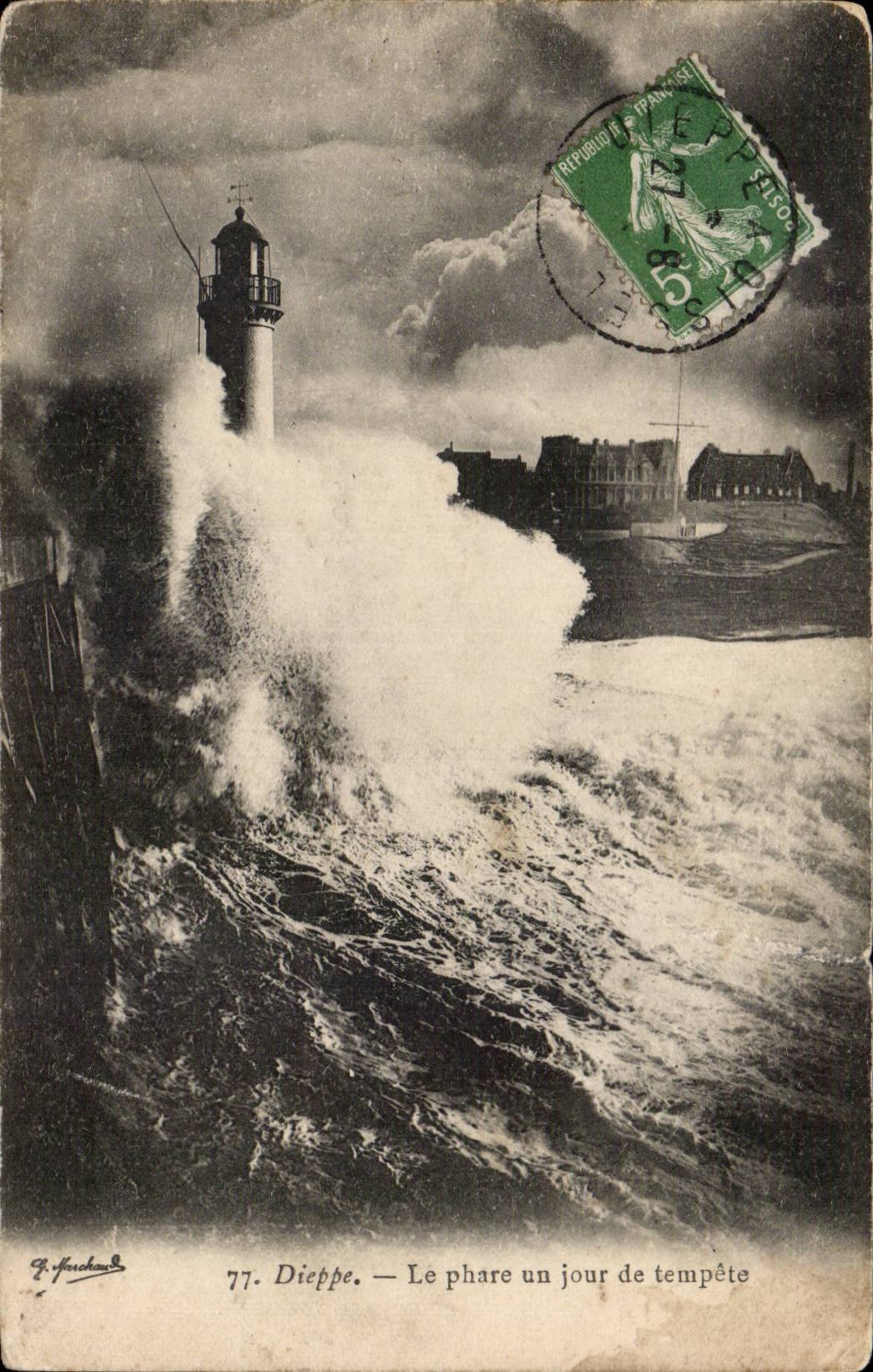 CPA Dieppe Le headlight one day of Lighthouse storm