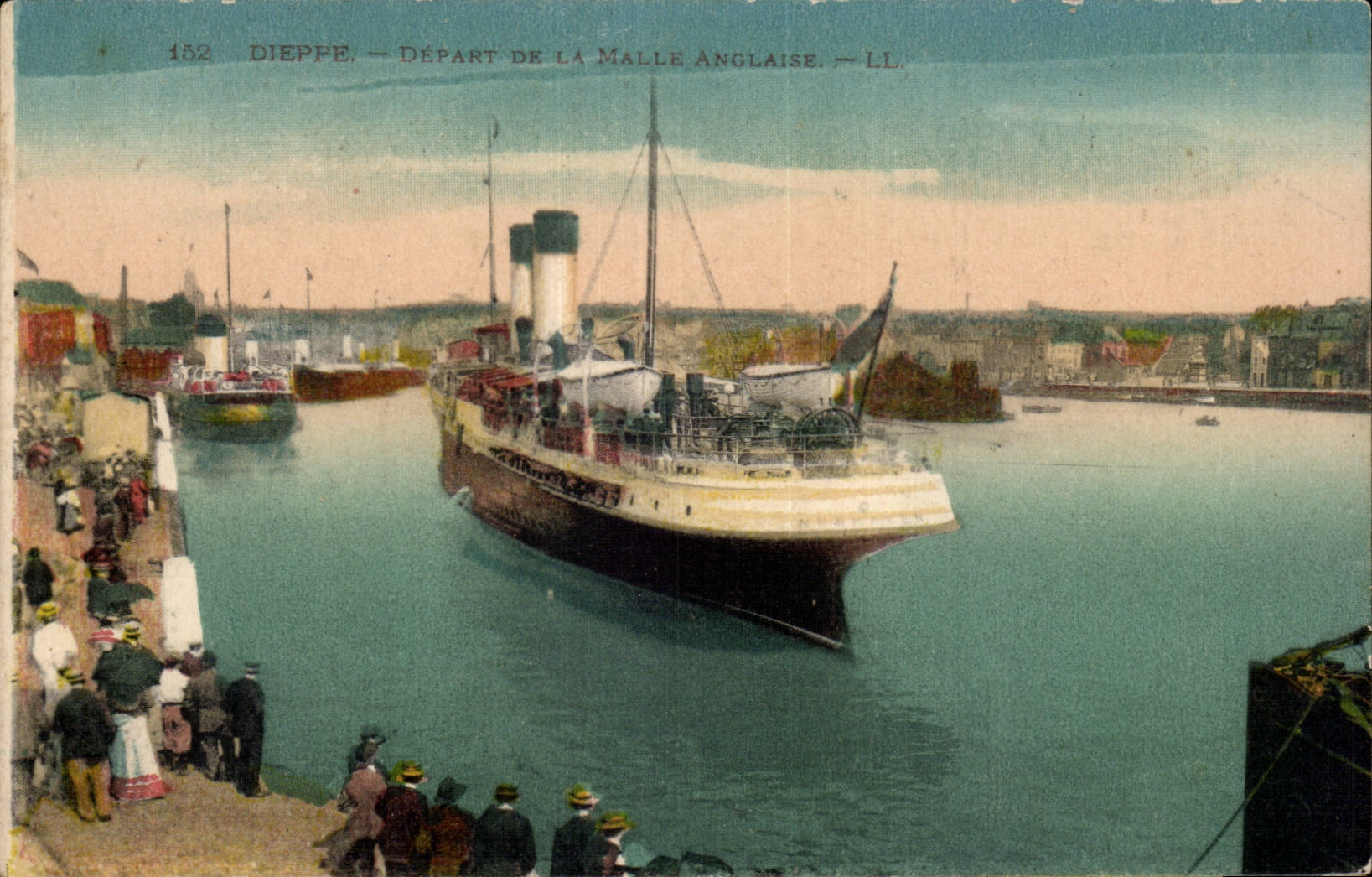 CPA Dieppe Departure of the English trunk Boat