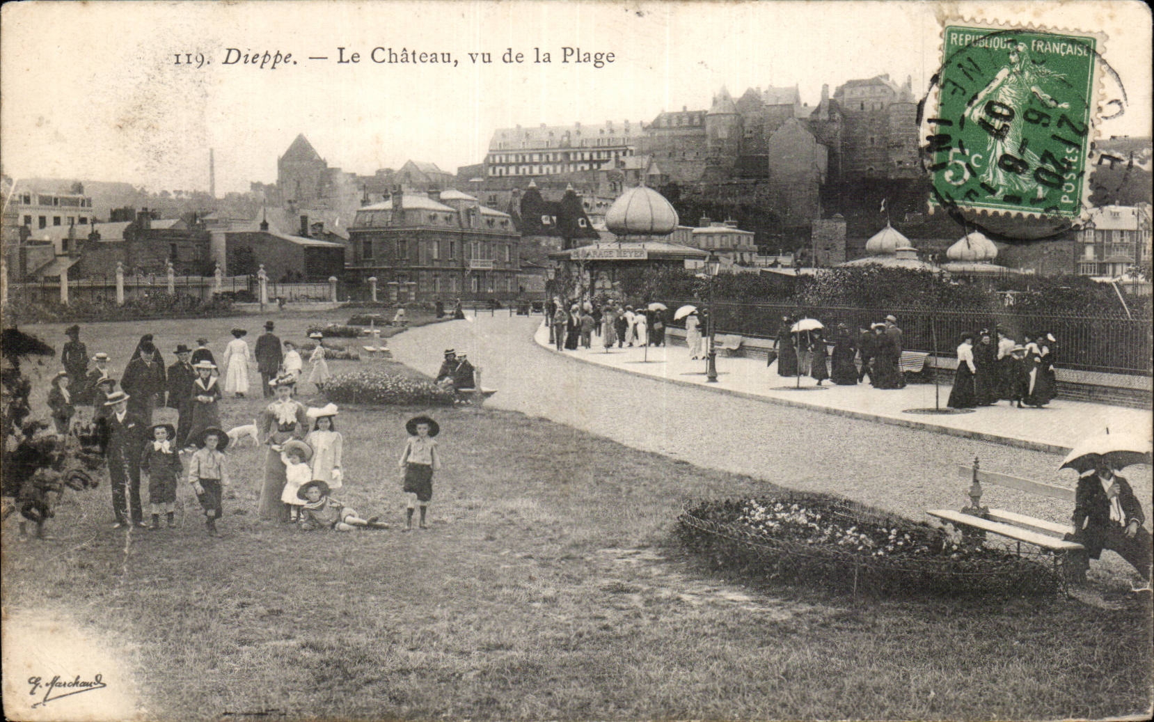 CPA Dieppe Le castle seen of the beach