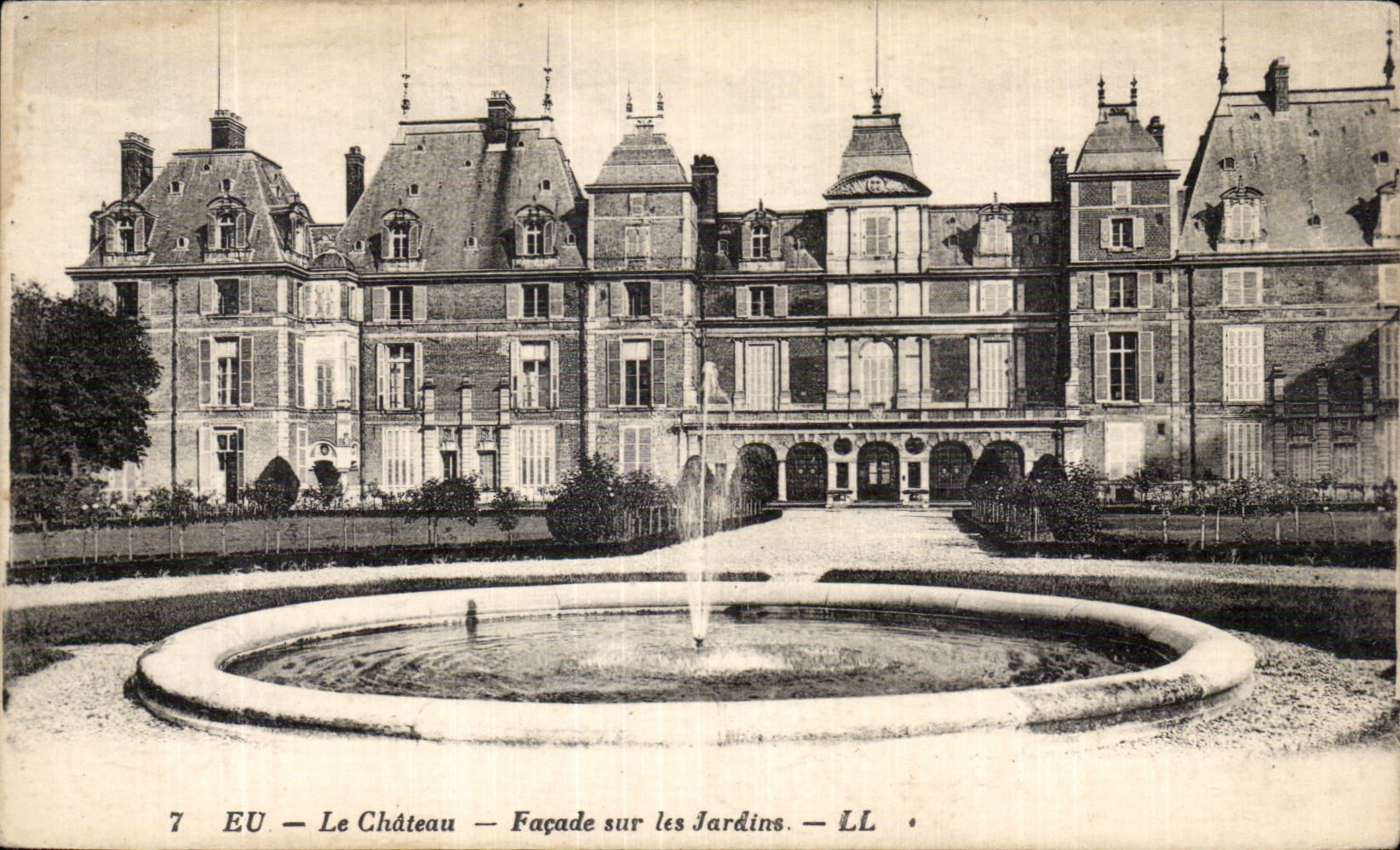 Eu Le castle Frontage de CPA en los jardines