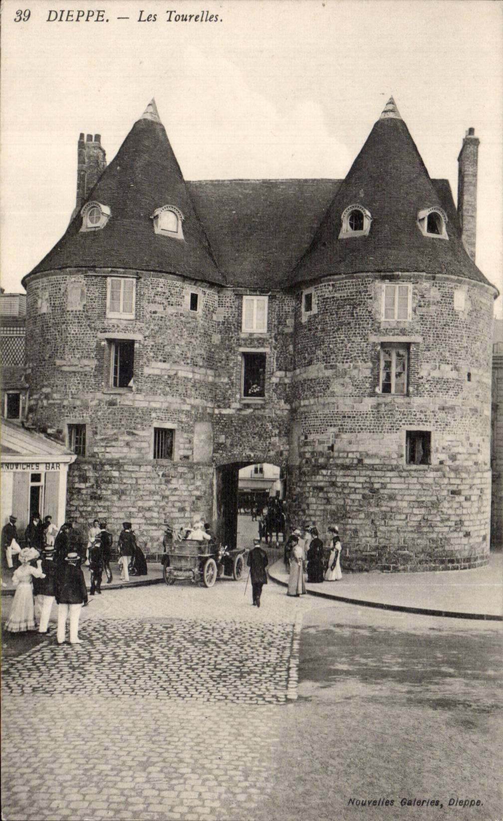 CPA Dieppe turrets Automobile Nice shot