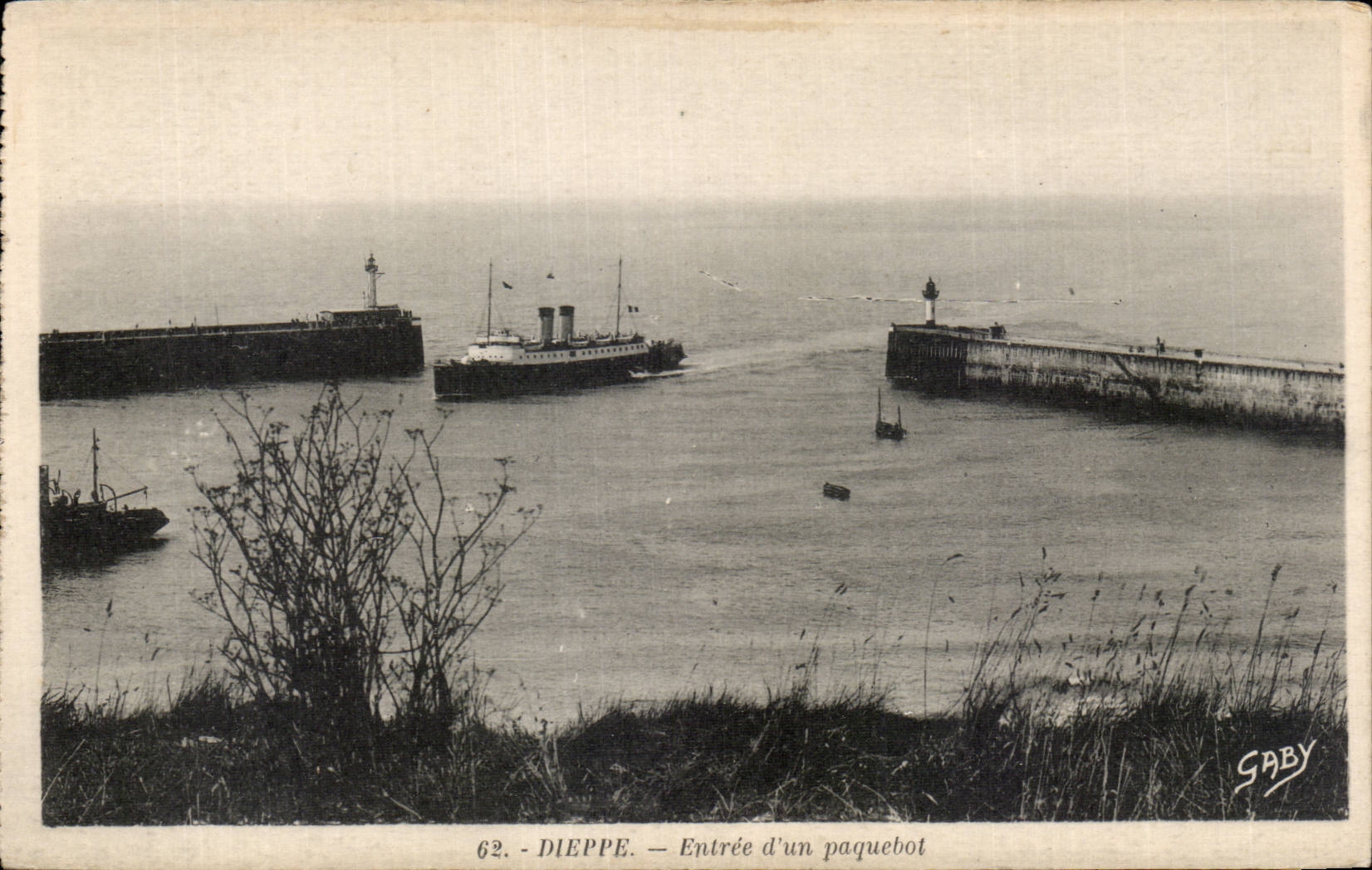 CPA Dieppe Entrance of a steamer