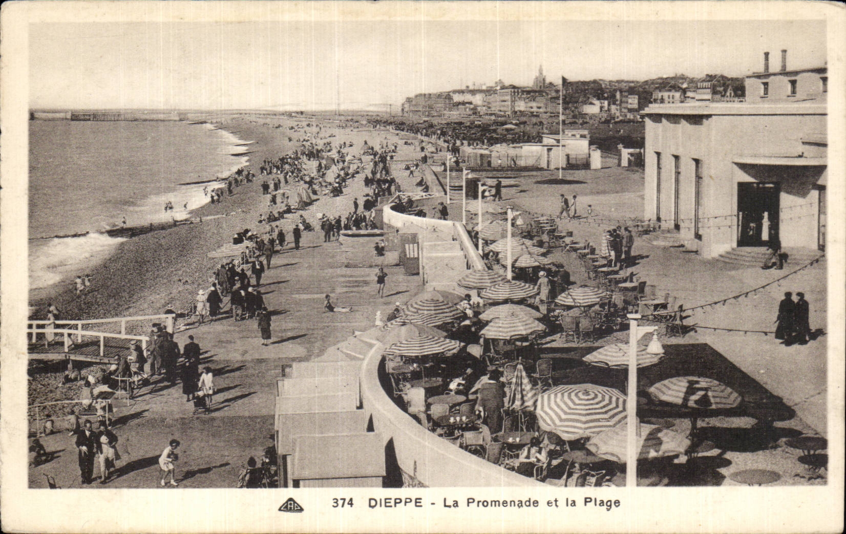 CPA Dieppe the walk and the beach