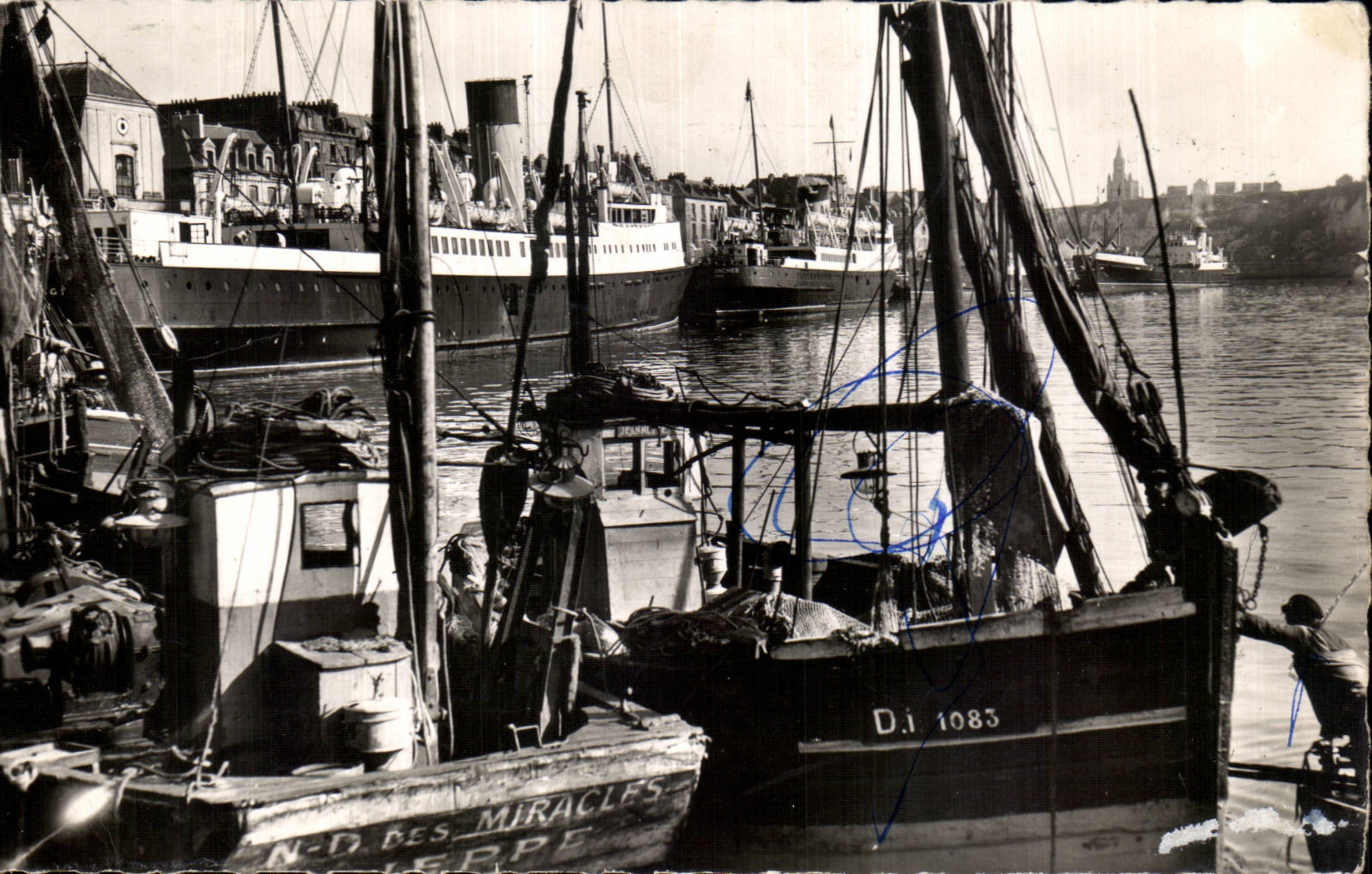 CPA Dieppe Vessels fishing and steamers
