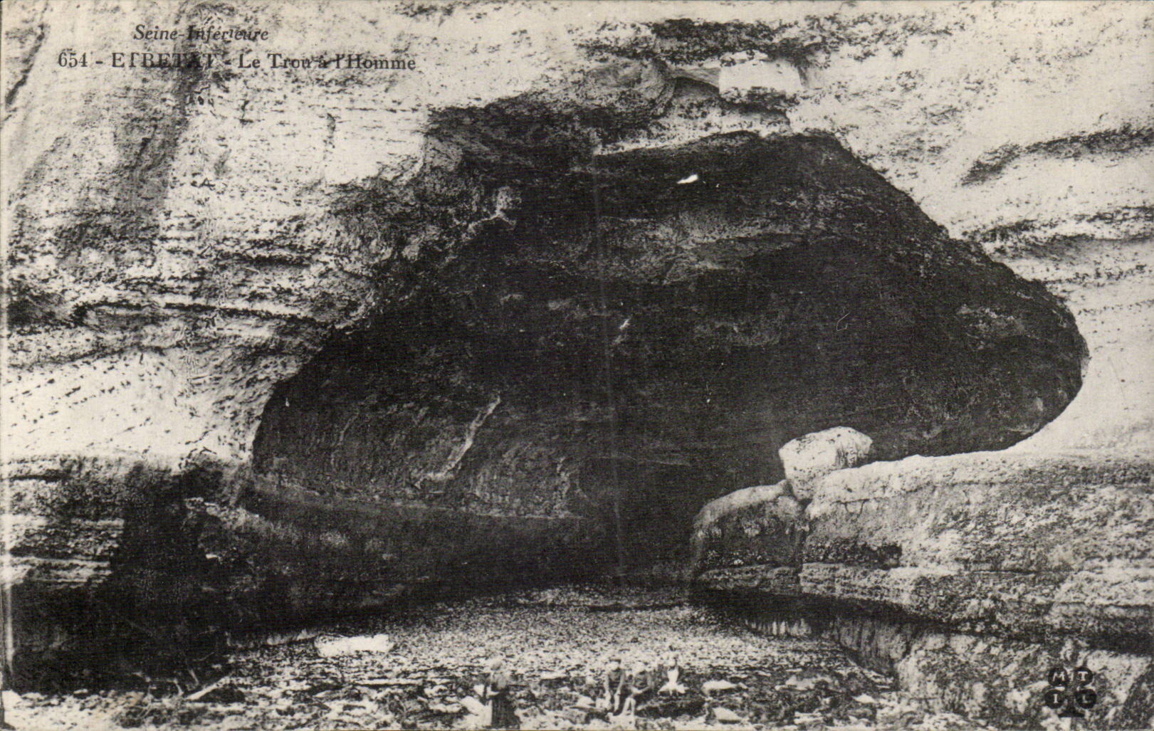 Etretat it Hole with the Man - CPA