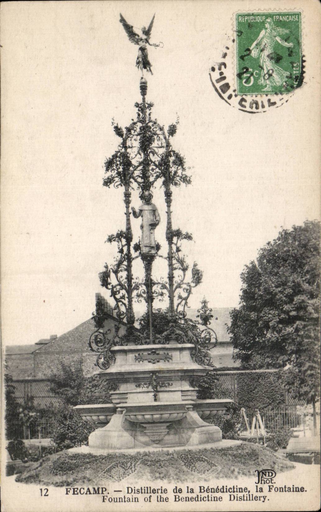 Fecamp el benedictino - fuente tiene hierro labrado - CPA