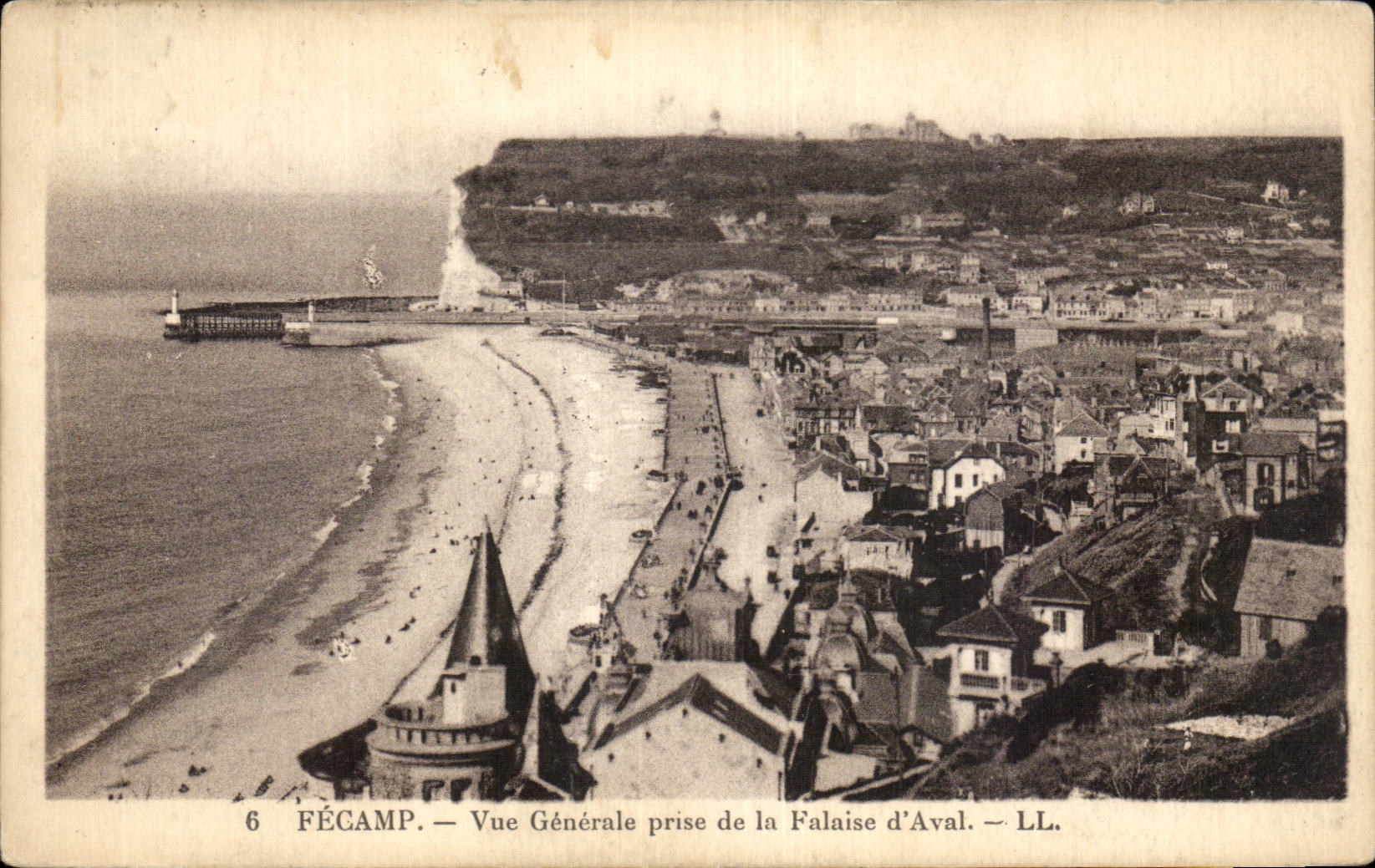 Fecamp - acantilado tomado vision de rio abajo - CPA