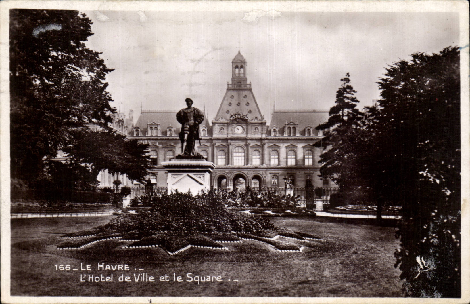 Le Havre - el ayuntamiento y el jardin publico - CPA
