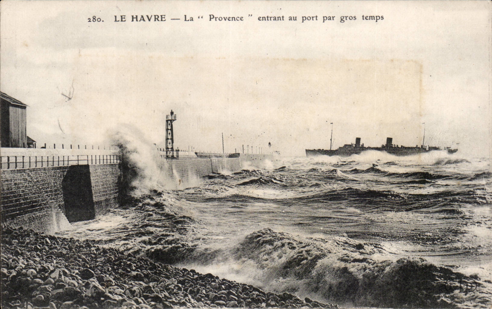 CPA Le Havre Provence que entra al puerto por el tiempo pesado
