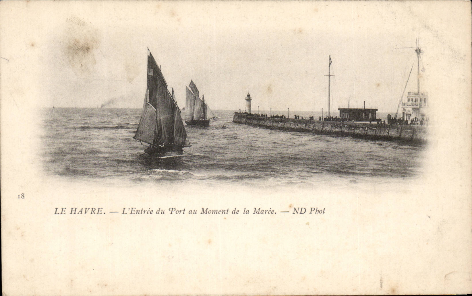 El entrar de CPA Le Havre del puerto a la hora de la marea