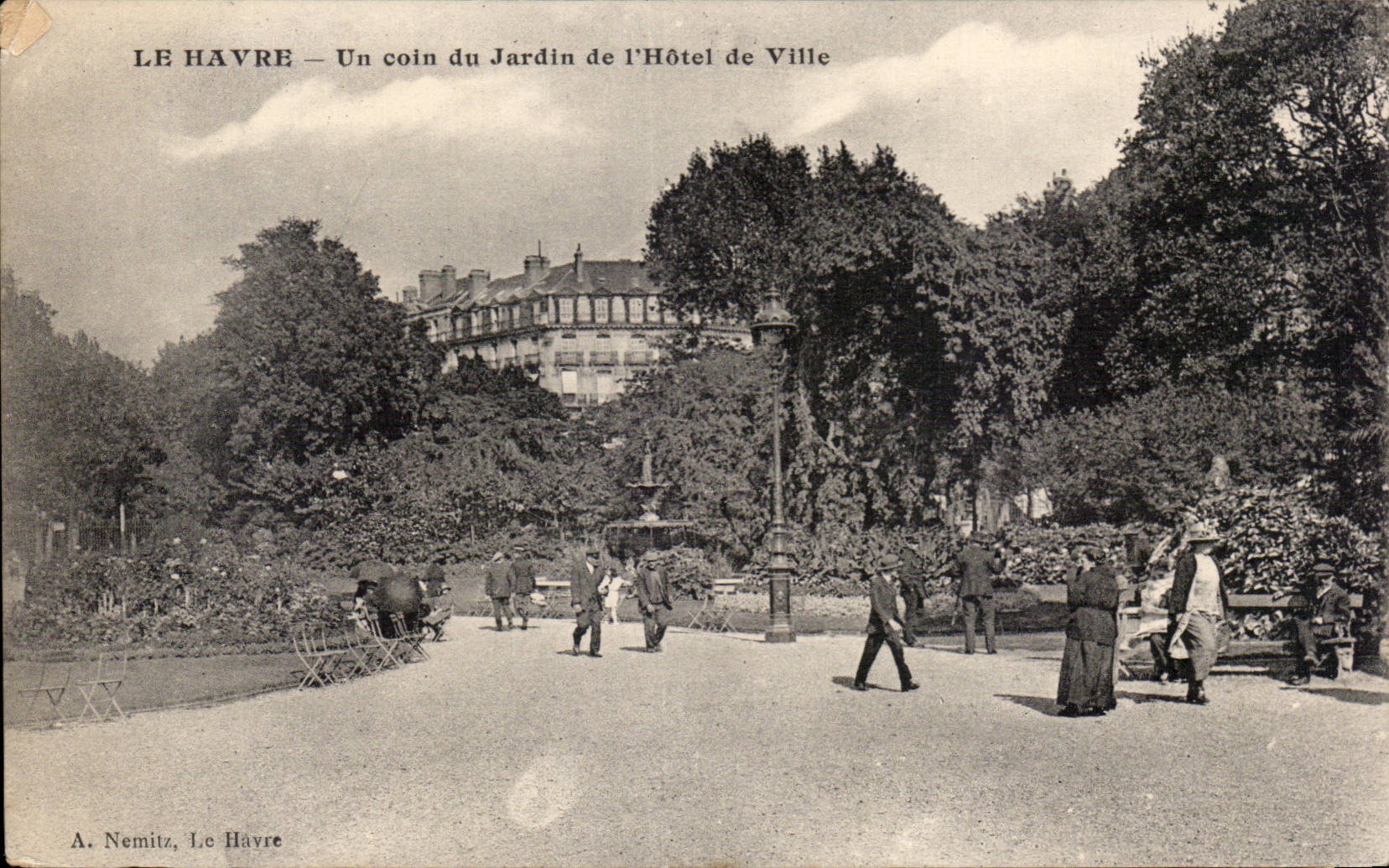 Le Havre - una esquina del jardin del ayuntamiento - CPA
