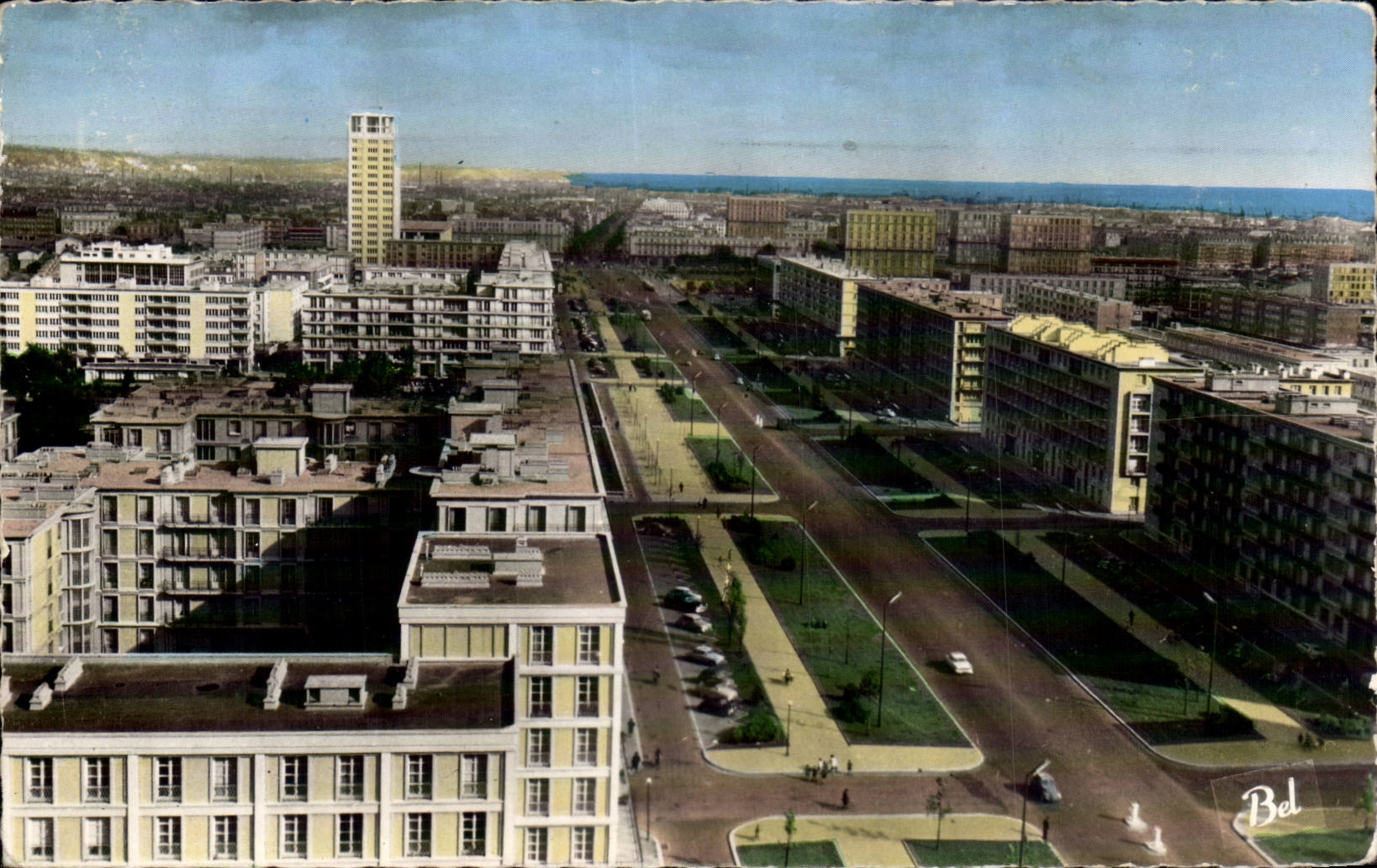 Le Havre - avenida Foch y el ayuntamiento - CPA