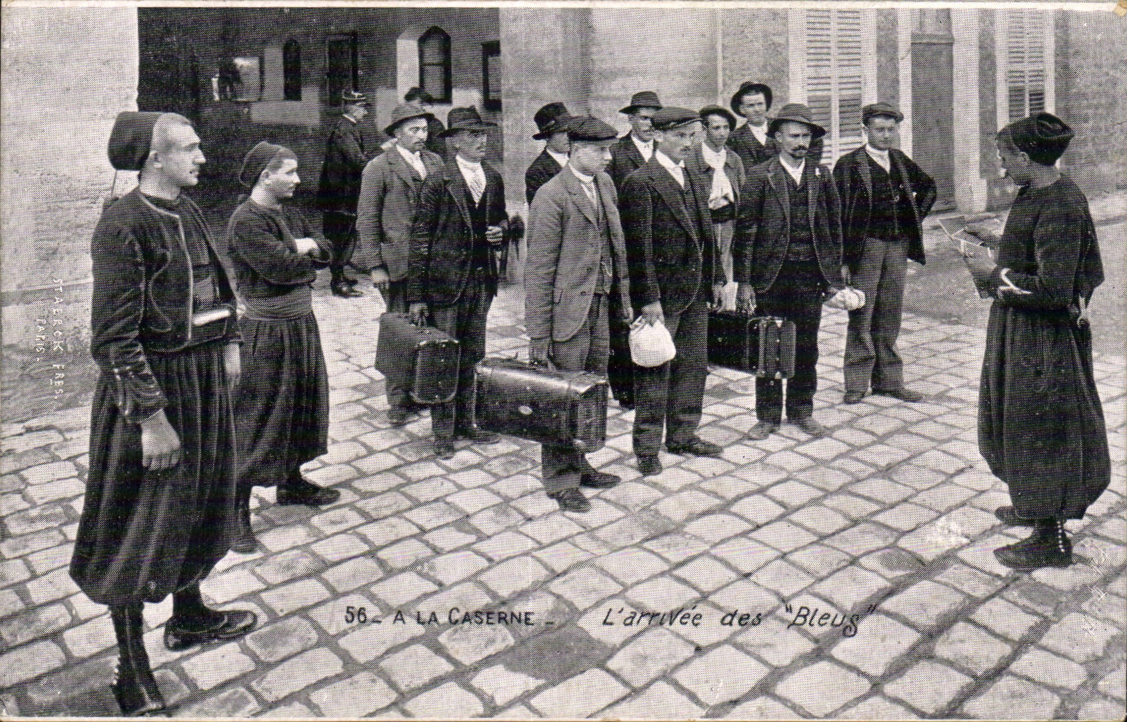 CPA Militaria With the barracks the arrival of the blue ones