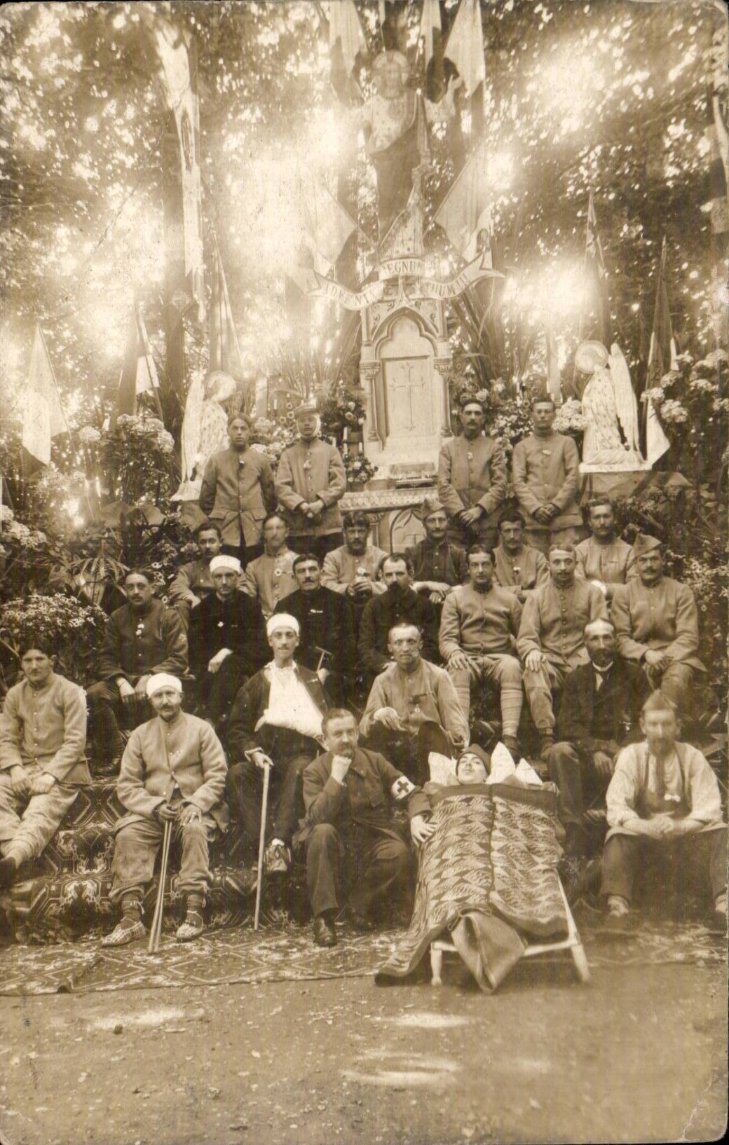 Real photo Militaria Soldats Regiment Wound Red Cross