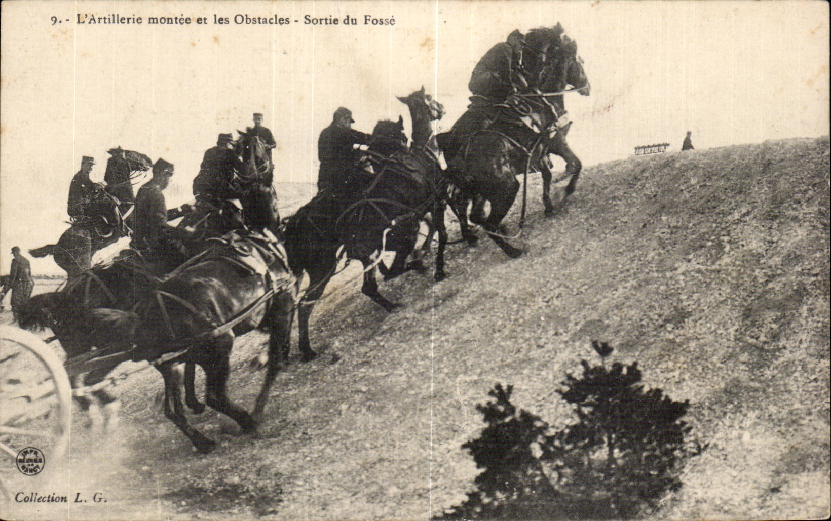 CPA Militaria the assembled artillery and obstacles Left the pit