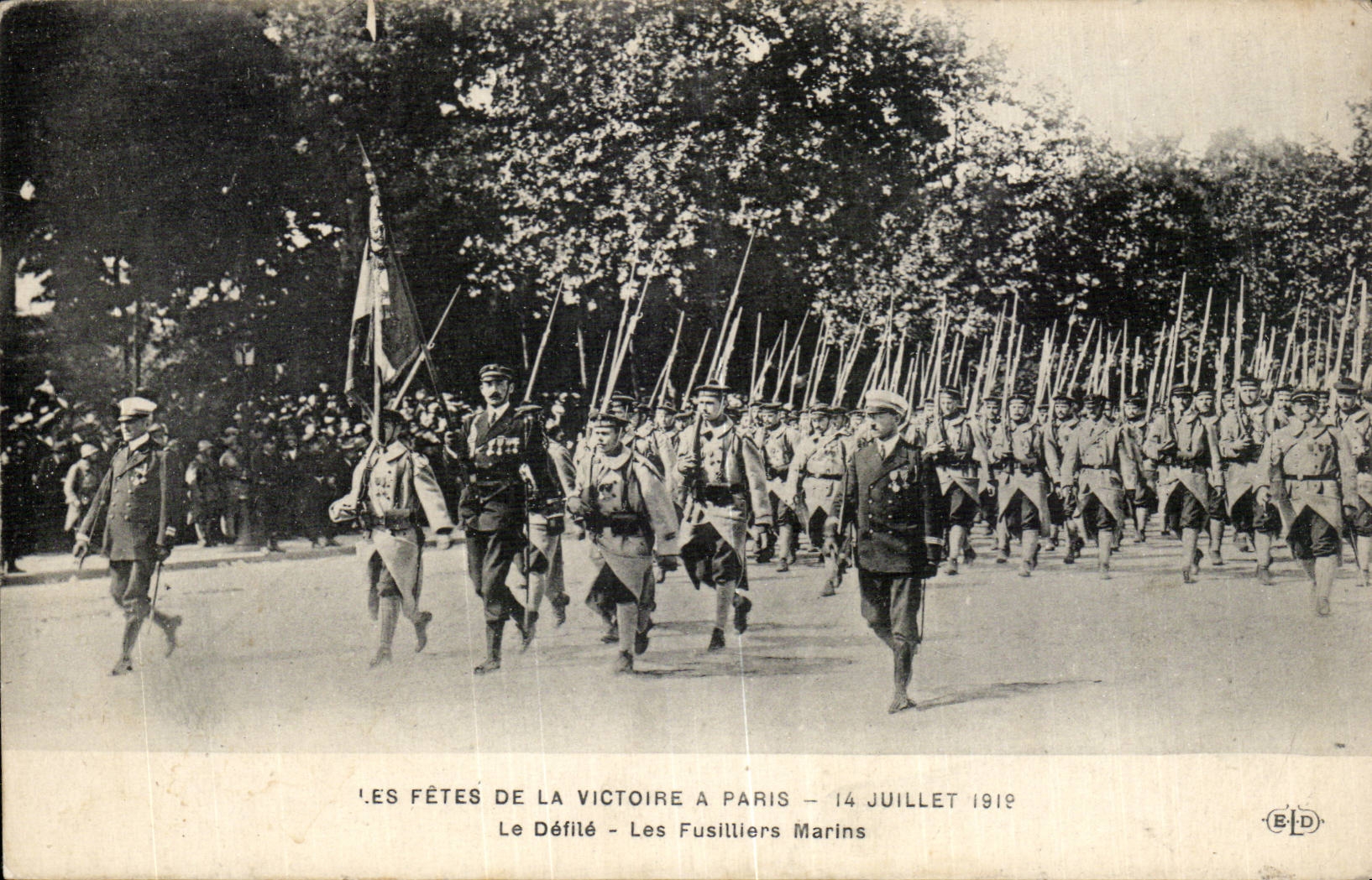 CPA Militaria Fetes of the victory has Paris July 14th 1919 the procession the marine fusiliers