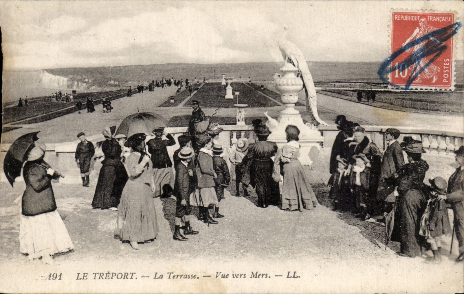 CPA Treport the terrace Seen towards Seas