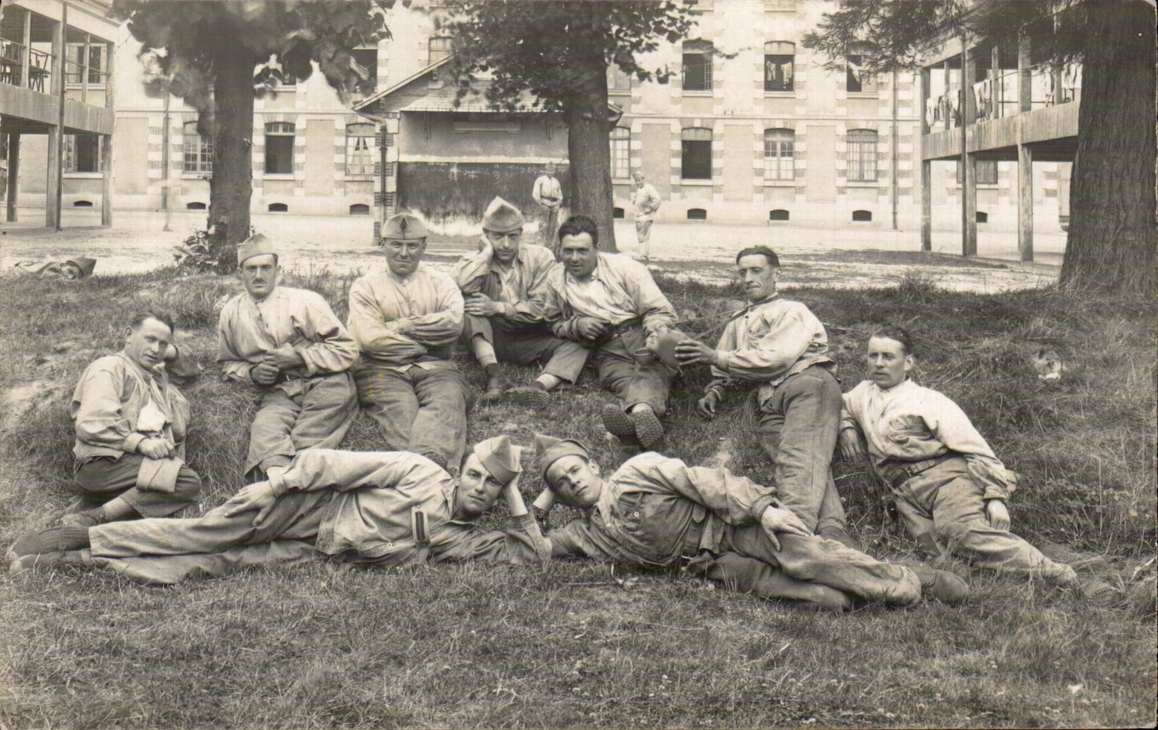 CPA Real photo Militaria Hairy Soldiers