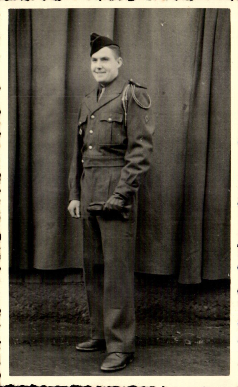 CPA Real photo Militaria Soldier