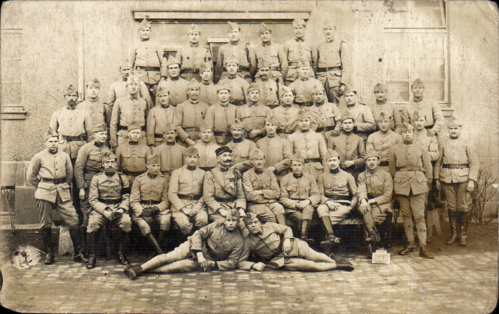 Hairy CPA Real photo Militaria Soldier Regiment